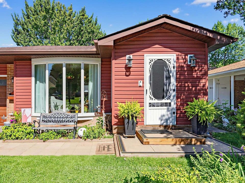 1033 Franconia Drive, Mississauga, ON L4Y 2L6 – photo 3