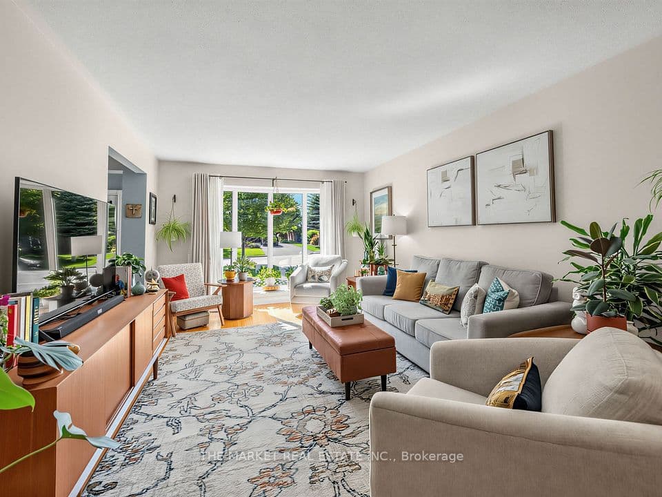 1033 Franconia Drive, Mississauga, ON L4Y 2L6 – main photo