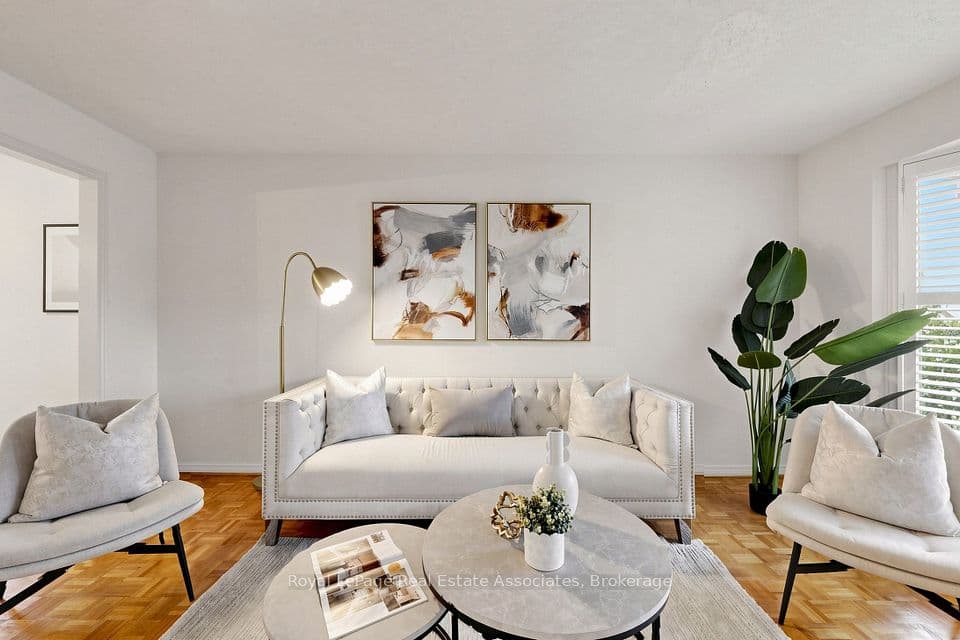 9 Kingsplate Crescent, Toronto, ON M9W 6X6 – photo 3