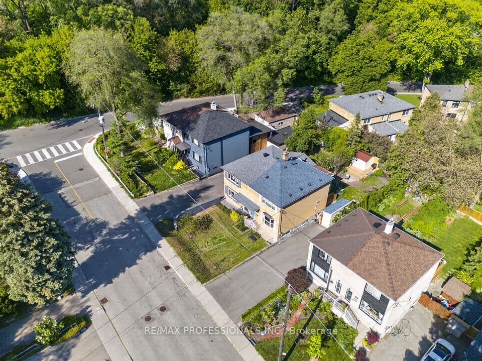 69 Skylark Road, Toronto, ON M6S 4M5 – main photo