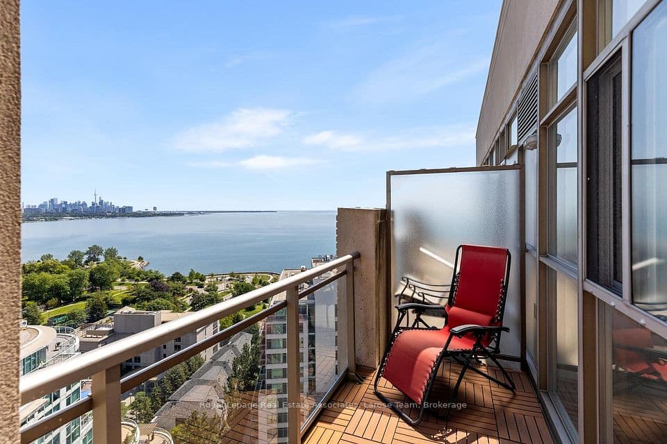 3 Marine Parade Drive 2101, Toronto, ON M8V 3Z5 – main photo