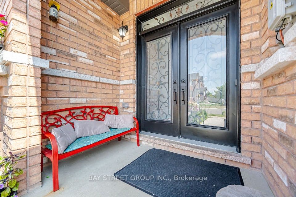 20 Davenfield Circle, Brampton, ON L6P 4L9 – photo 3