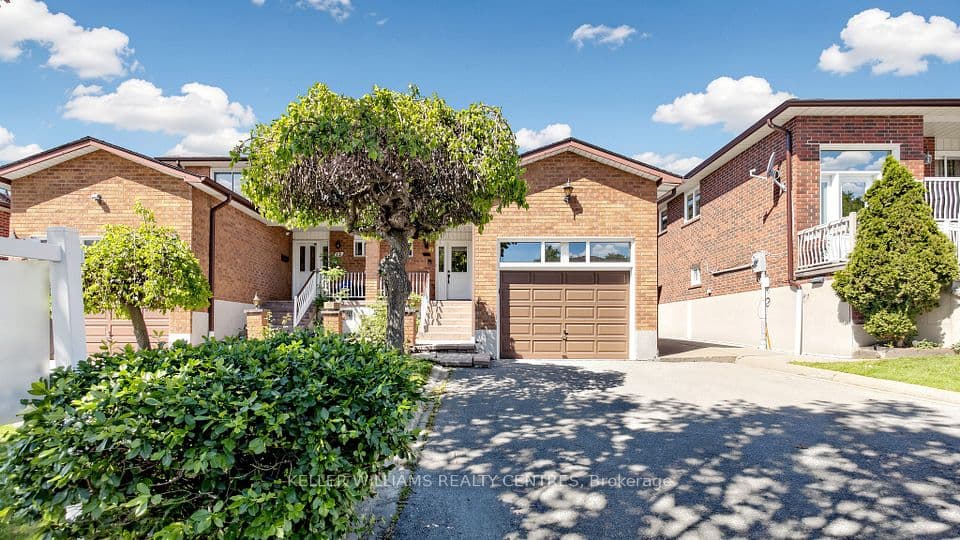 30 Clubhouse Court, Toronto, ON M3L 2K5 – main photo