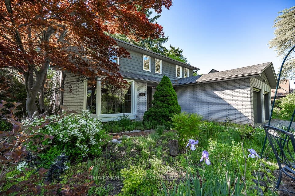 1033 Fair Birch Drive, Mississauga, ON L5H 1M4 – photo 2