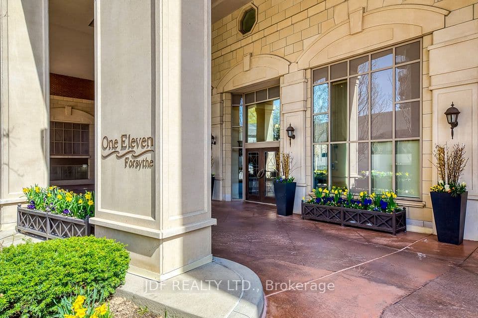 111 Forsythe Street 402, Oakville, ON L6K 3J9 – photo 2