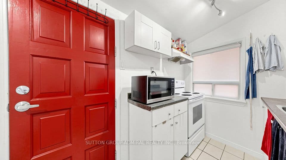 75 Rockcliffe Boulevard, Toronto, ON M6N 4R4 – main photo