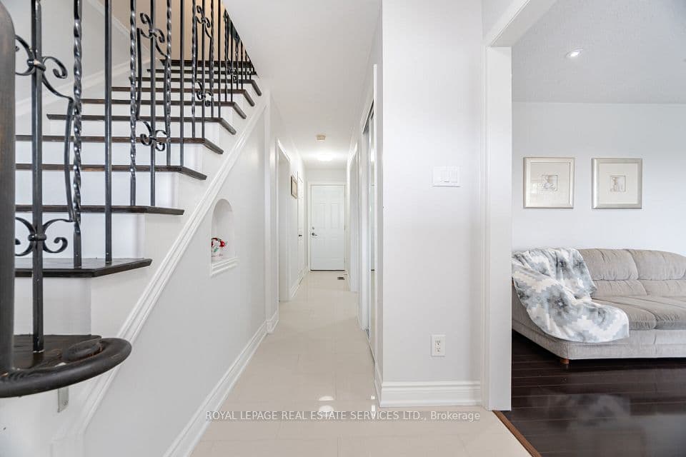 39 Aberdeen Crescent, Brampton, ON L6T 2P8 – photo 3