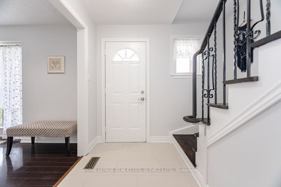 39 Aberdeen Crescent, Brampton, ON L6T 2P8 – photo 2