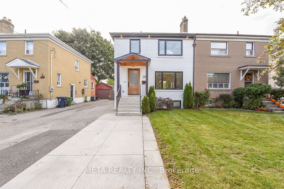 28 Connorvale Avenue, Toronto, ON M8W 4A1 – photo 2