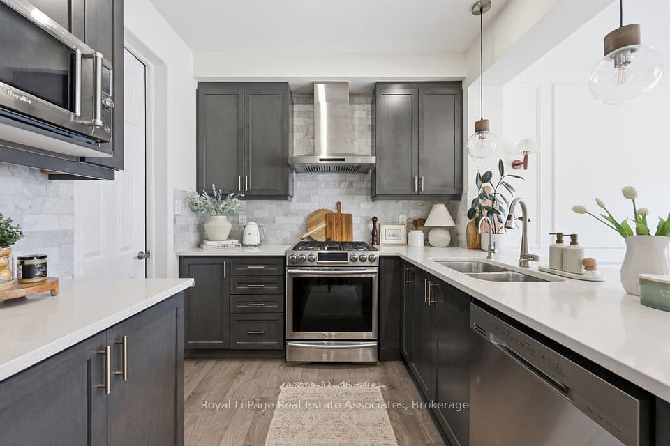 1222 Rose Way 27, Milton, ON L9E 1P2 – main photo