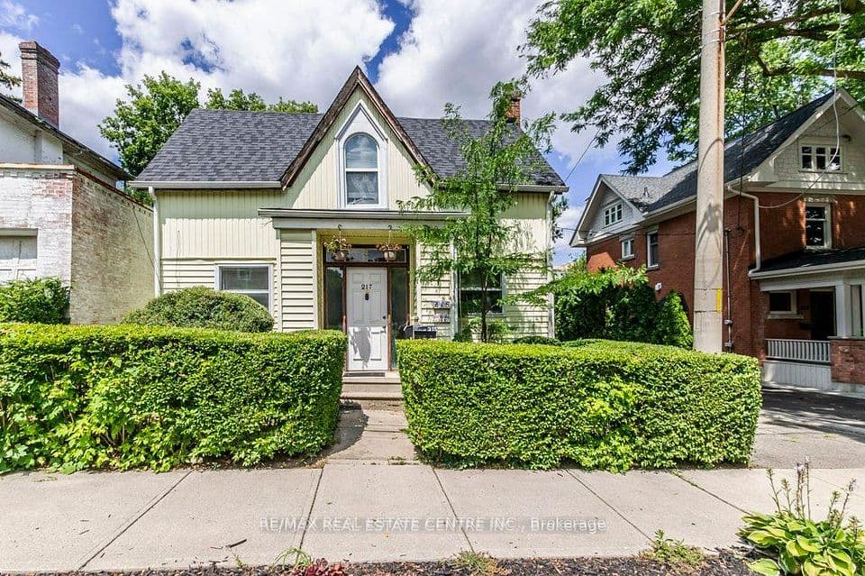 215-217 Queen Street, Milton, ON L9T 1K3 – main photo