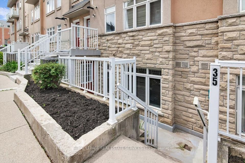 30 Turntable Crescent 36, Toronto, ON M6H 4K9 – photo 2