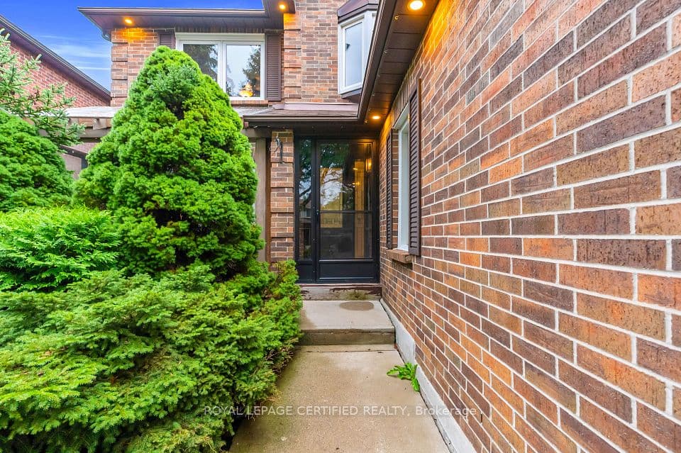 3650 Baird Court, Mississauga, ON L5L 4T4 – photo 2