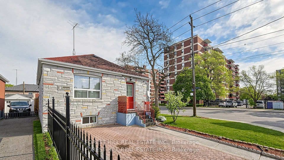 2 Ellins Avenue, Toronto, ON M6N 2A1 – photo 2