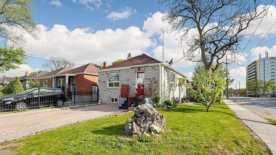 2 Ellins Avenue, Toronto, ON M6N 2A1 – main photo