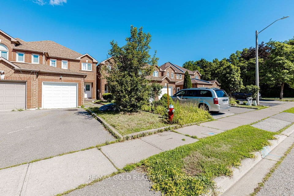 12 Mccleave Crescent, Brampton, ON L6Y 4Z6 – photo 2