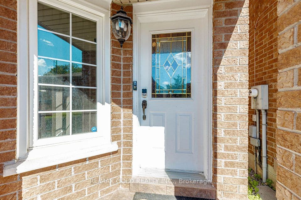 12 Mccleave Crescent, Brampton, ON L6Y 4Z6 – photo 3