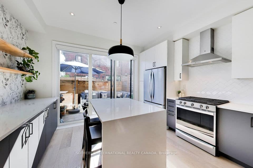 80 Daisy Avenue 30, Toronto, ON M8W 0B7 – photo 3