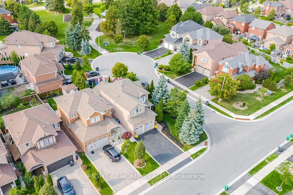 2 Melrose Gardens, Brampton, ON L7A 1J7 – photo 3