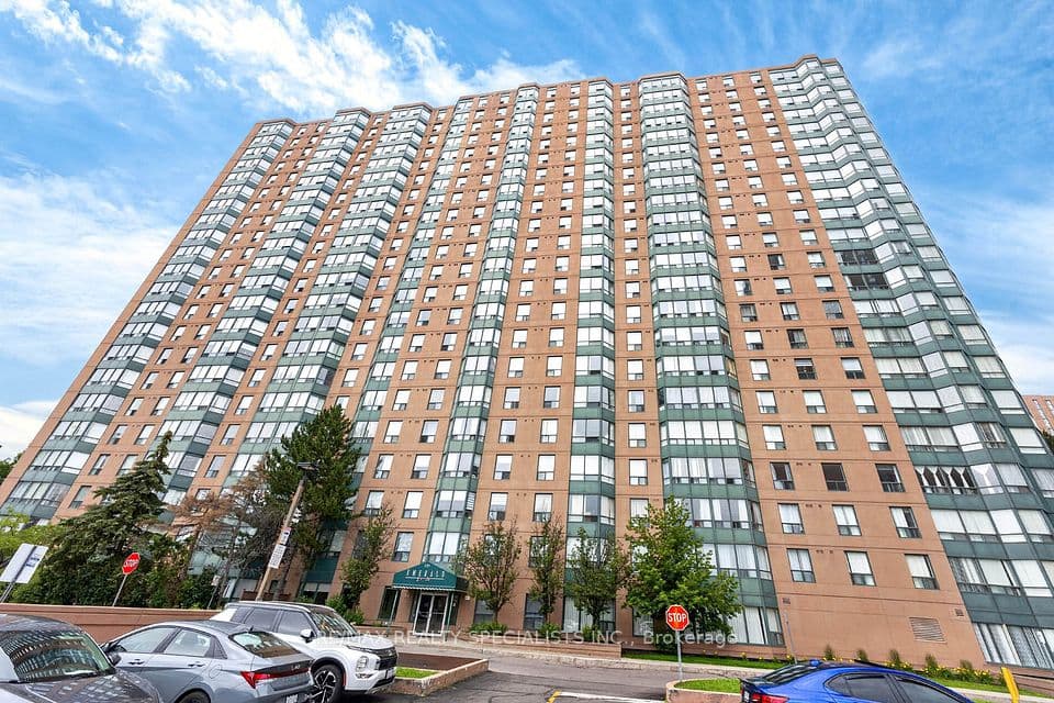135 Hillcrest Avenue 2009, Mississauga, ON L5B 4B1 – main photo