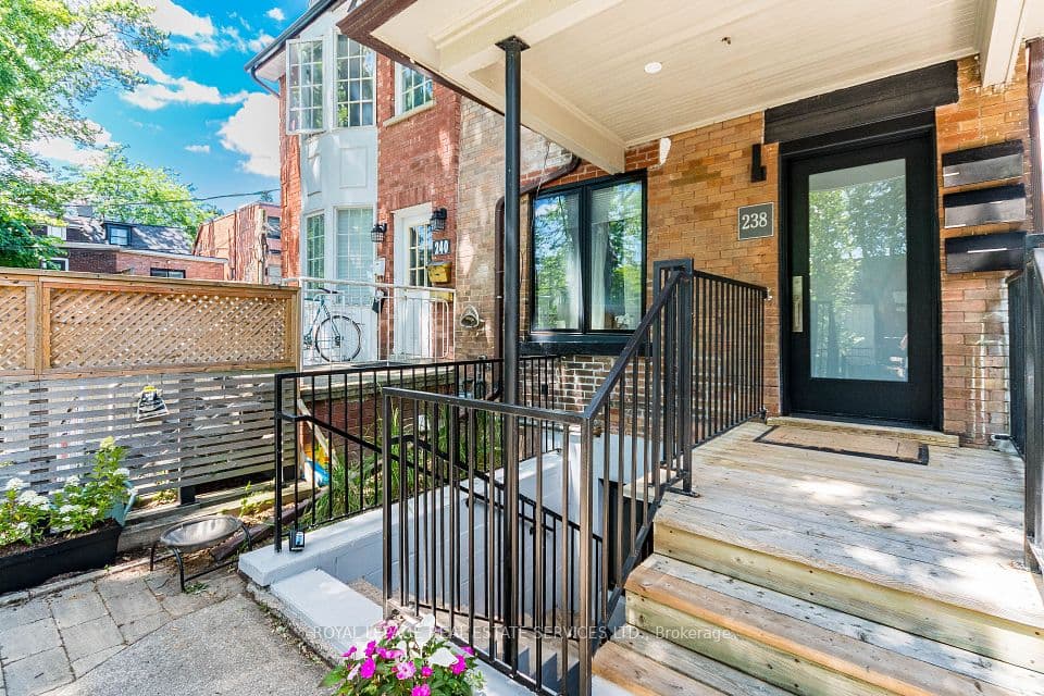 238 Garden Avenue, Toronto, ON M6R 1J1 – photo 2