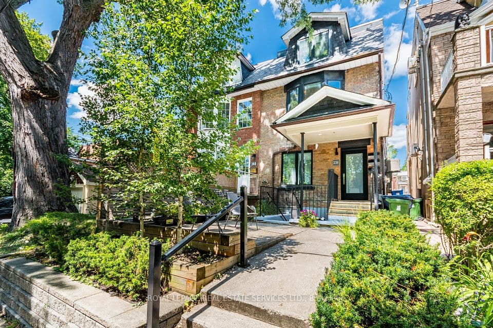 238 Garden Avenue, Toronto, ON M6R 1J1 – main photo