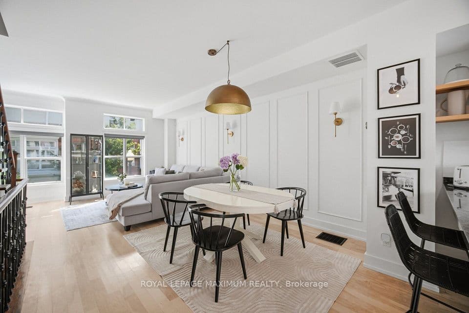 126 Resurrection Road, Toronto, ON M9A 5H1 – main photo
