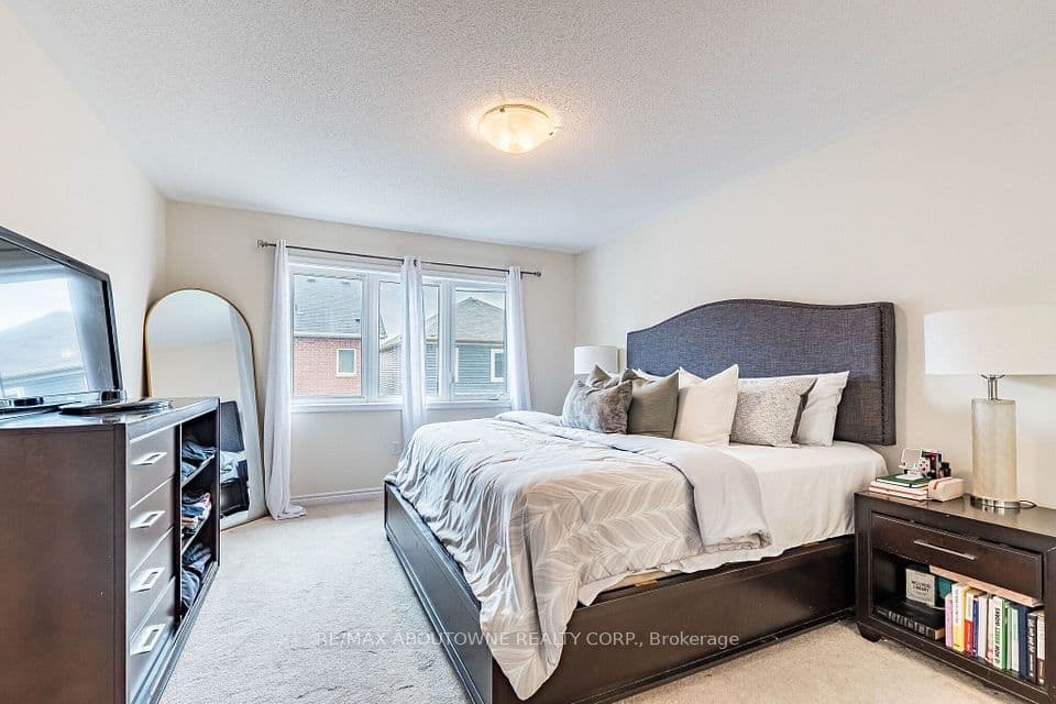 1239 Mulroney Heights, Milton, ON L9E 1G1 – photo 3
