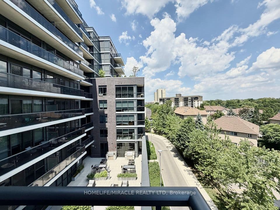 26 Gibbs Road 543, Toronto, ON M9B 0E3 – main photo