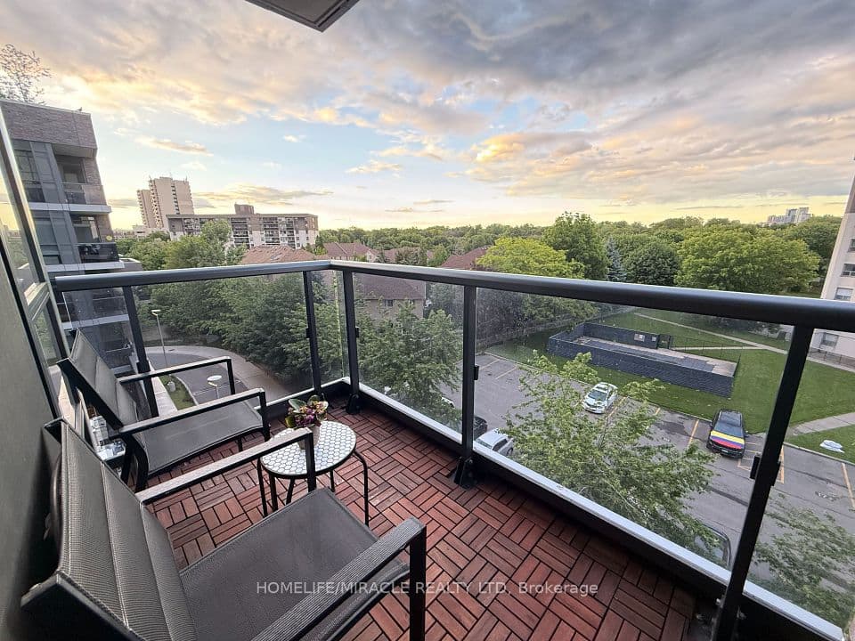 26 Gibbs Road 543, Toronto, ON M9B 0E3 – photo 2
