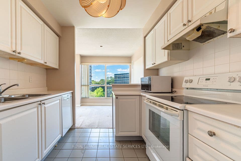 2269 Lake Shore Boulevard W 511, Toronto, ON M8V 3X6 – photo 3