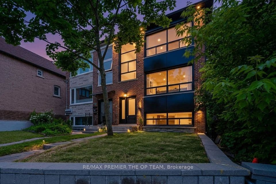 299 Quebec Avenue, Toronto, ON M6P 2V2 – main photo