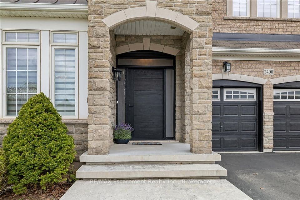 2400 Spring Meadow Way, Oakville, ON L6M 0R6 – photo 2
