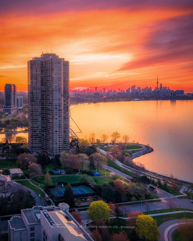 1 Palace Pier Court 2812, Toronto, ON M8V 3W9 – main photo
