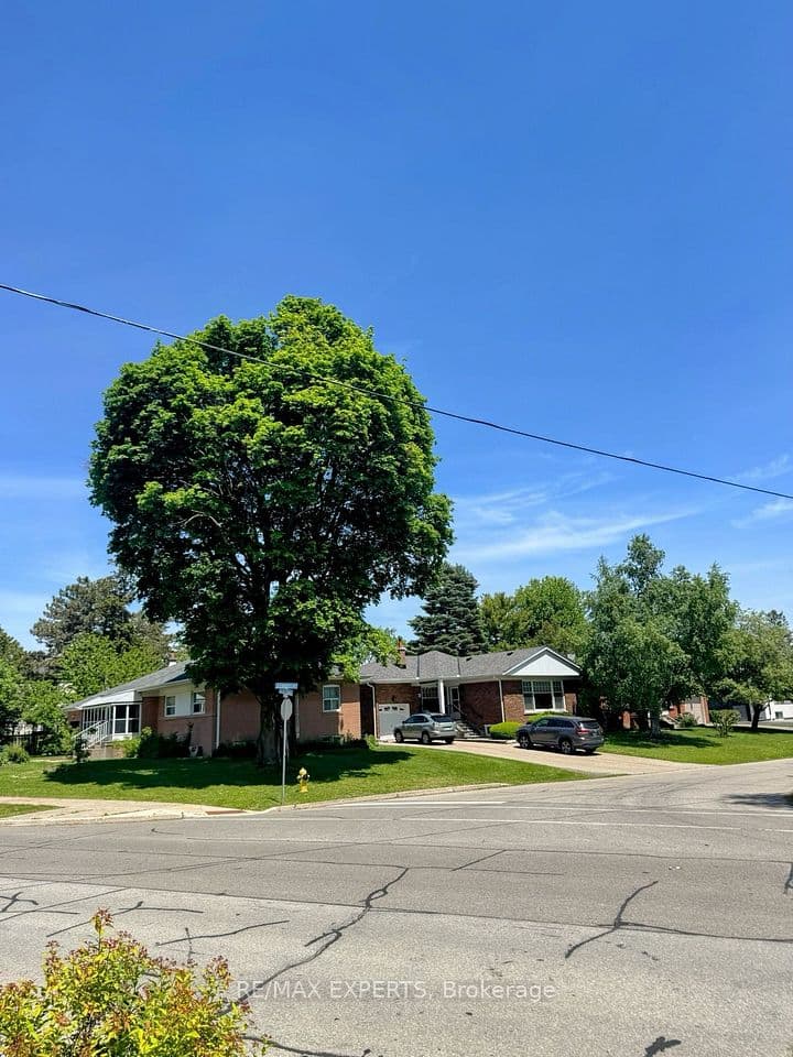 71 Lloyd Manor Road, Toronto, ON M9B 5J2 – photo 3