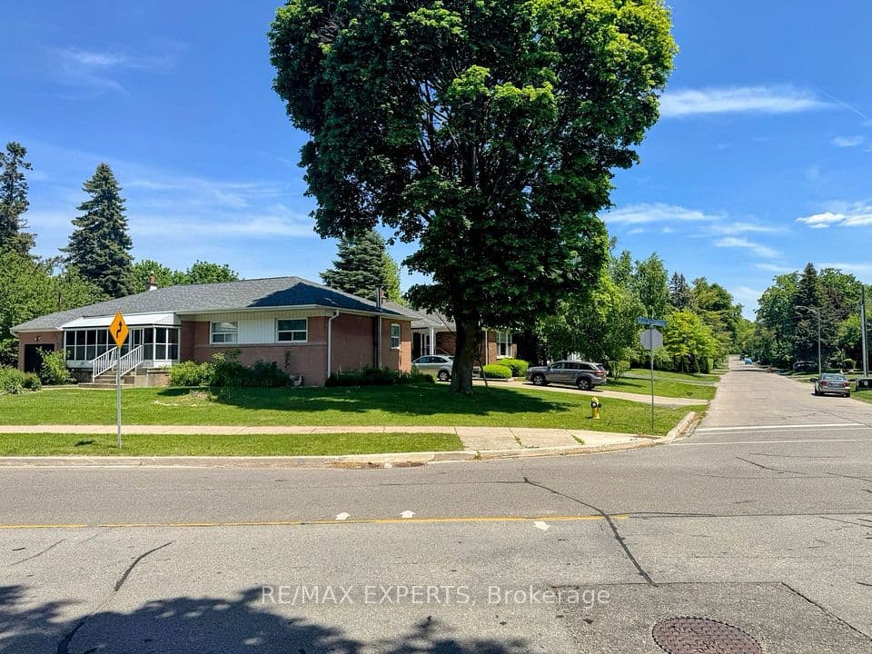 69 Lloyd Manor Road, Toronto, ON M9B 5J1 – photo 2