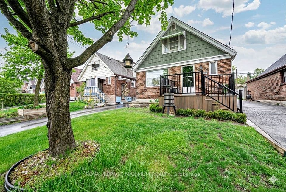 2113 Keele Street, Toronto, ON M6M 3Z3 – main photo