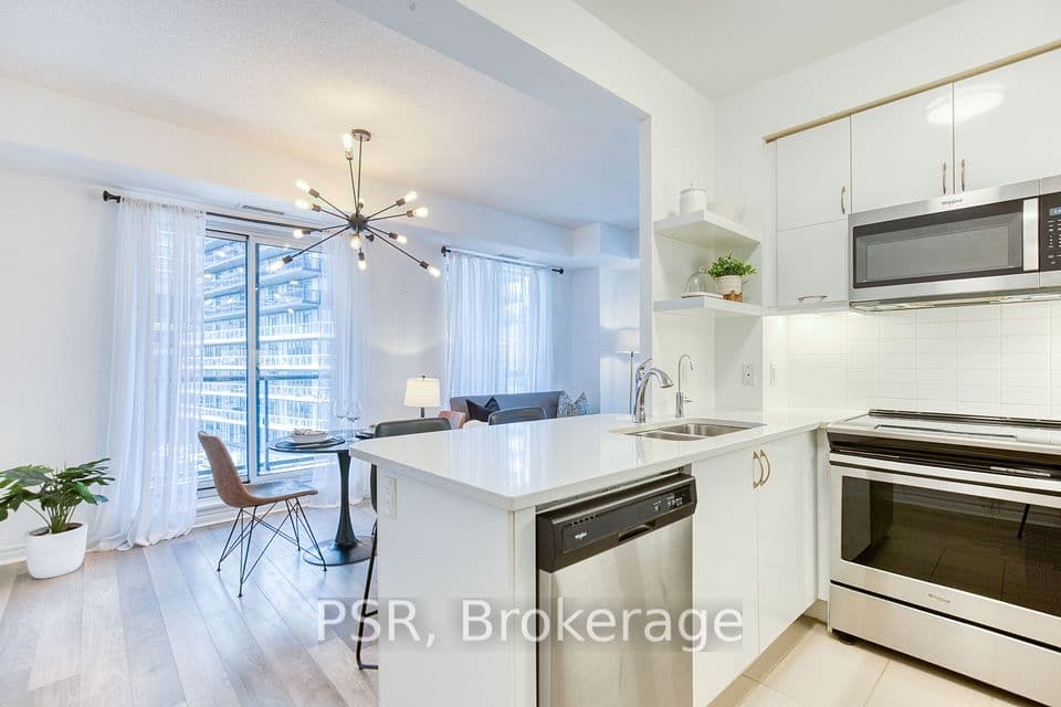 39 Annie Craig Avenue 905, Toronto, ON M8V 0H1 – photo 3