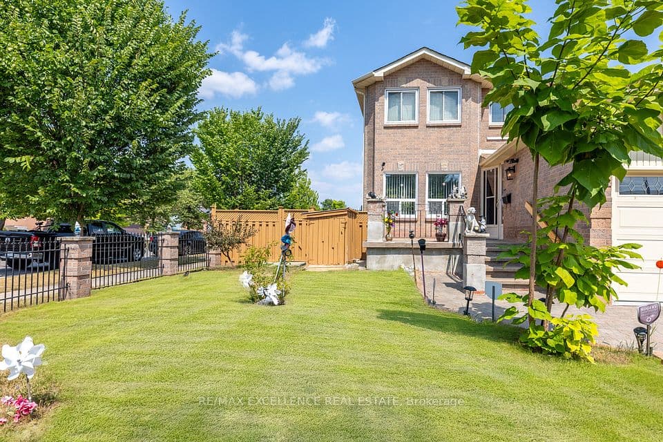 55 Atkins Circle, Brampton, ON L6X 4B9 – photo 3