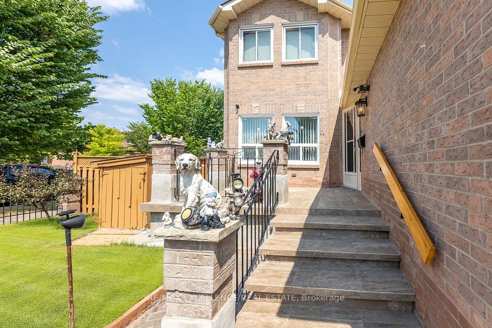 55 Atkins Circle, Brampton, ON L6X 4B9 – photo 2