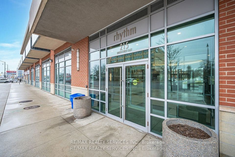 215 Queen Street E 2009, Brampton, ON L6W 0A9 – photo 3