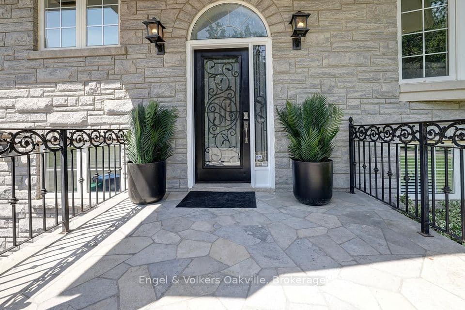 3281 Flanagan Crescent, Mississauga, ON L5C 2M7 – photo 3