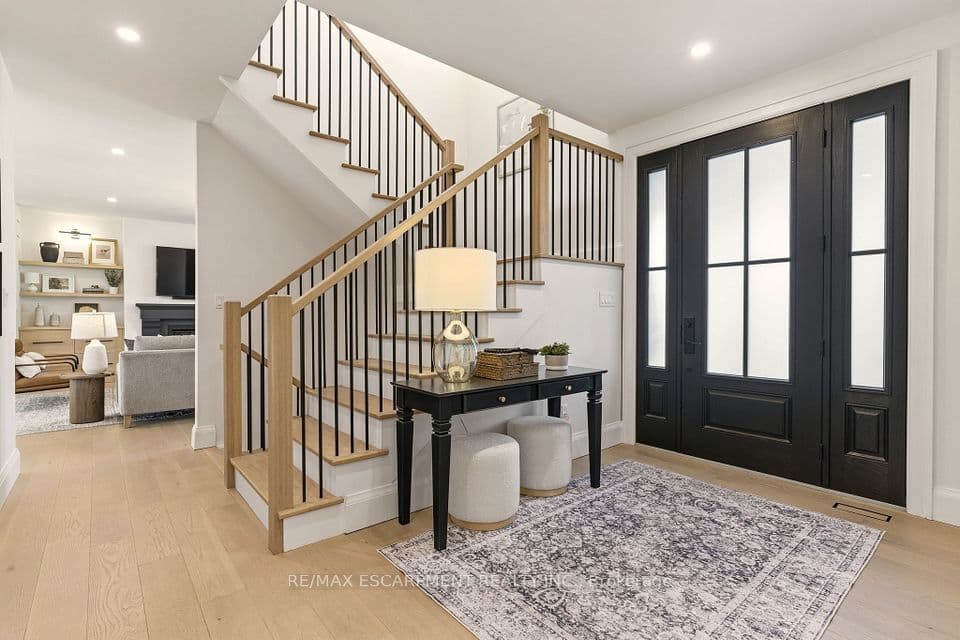 940 Gorton Avenue, Burlington, ON L7T 1S5 – photo 3