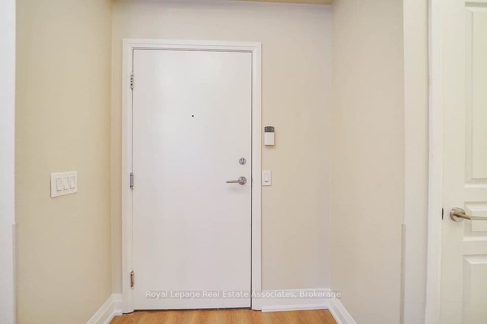 1 Hurontario Street 308, Mississauga, ON L5G 0A3 – photo 2