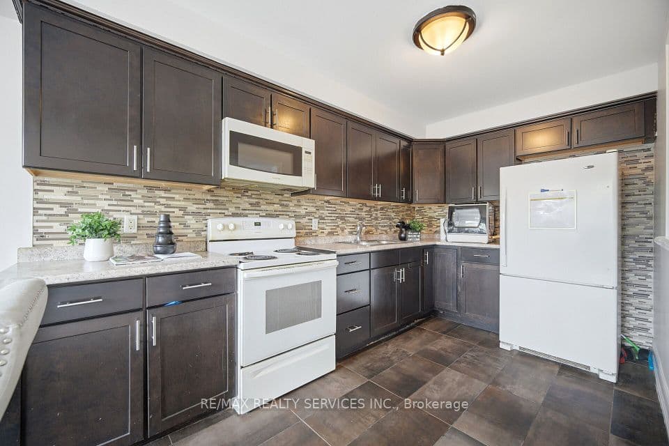 43 Vodden Court 47, Brampton, ON L6V 2V7 – photo 3