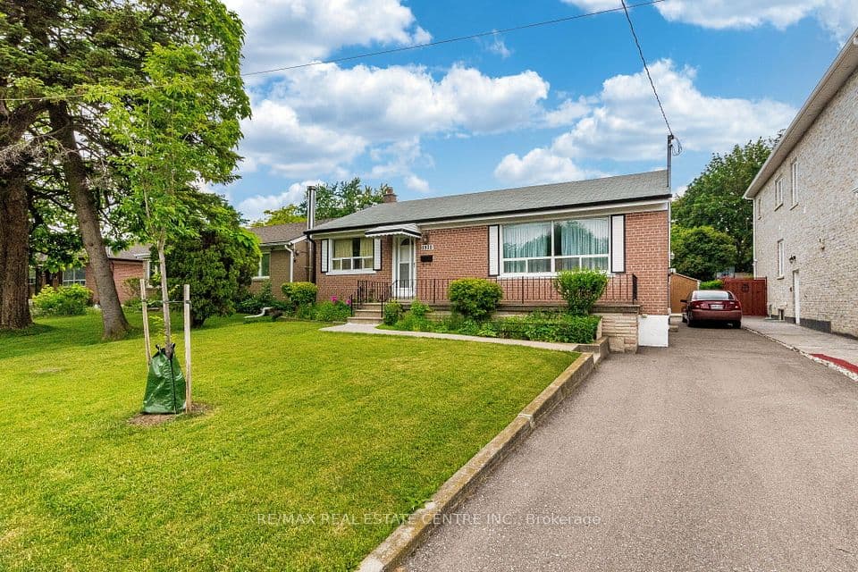 6939 Justine Drive, Mississauga, ON L4T 1M4 – photo 3