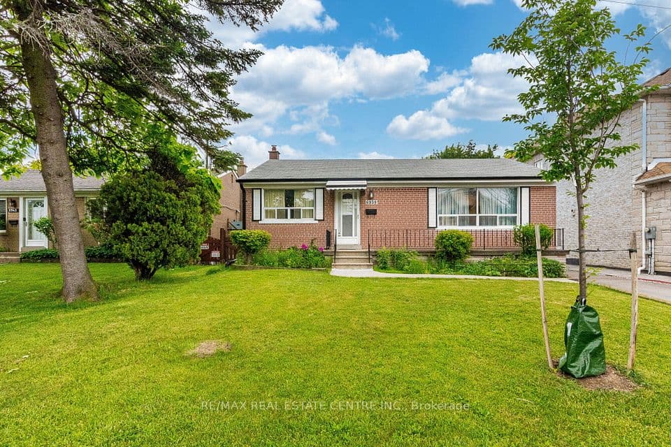 6939 Justine Drive, Mississauga, ON L4T 1M4 – main photo