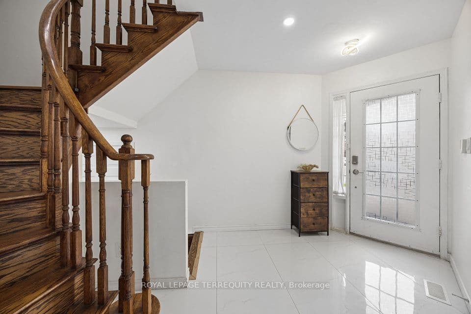 7339 Black Walnut Trail, Mississauga, ON L5N 7M3 – photo 3