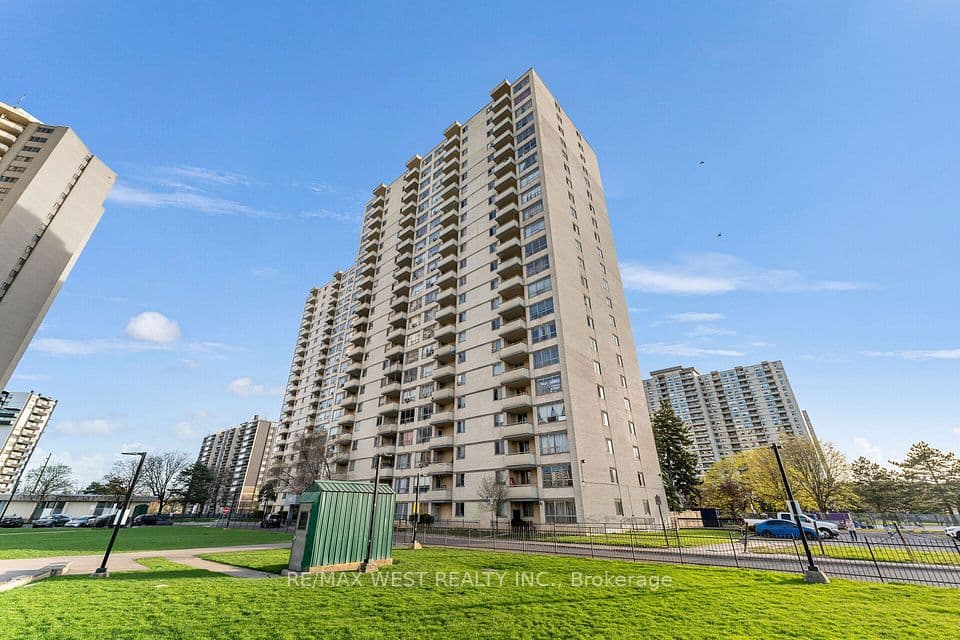 340 Dixon Road 114, Toronto, ON M9R 1T1 – photo 2