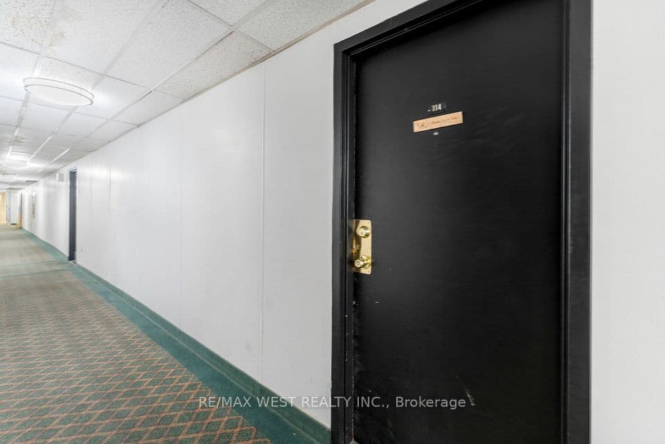 340 Dixon Road 114, Toronto, ON M9R 1T1 – photo 3